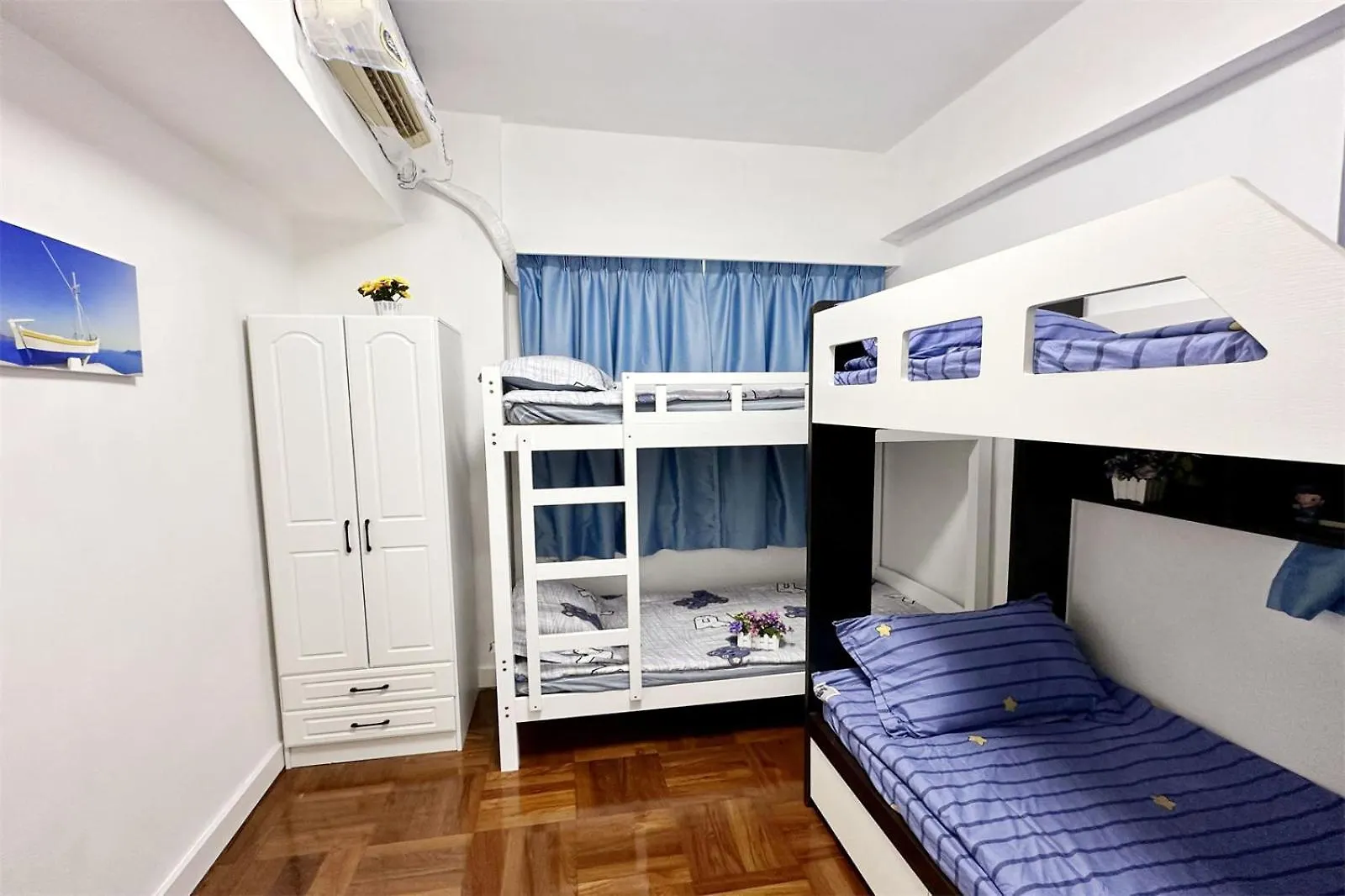Fantastic Queen Beds, 4Rms Beside Mtr Grand 14Ppls 2 Bathrm Hong Kong Apartment