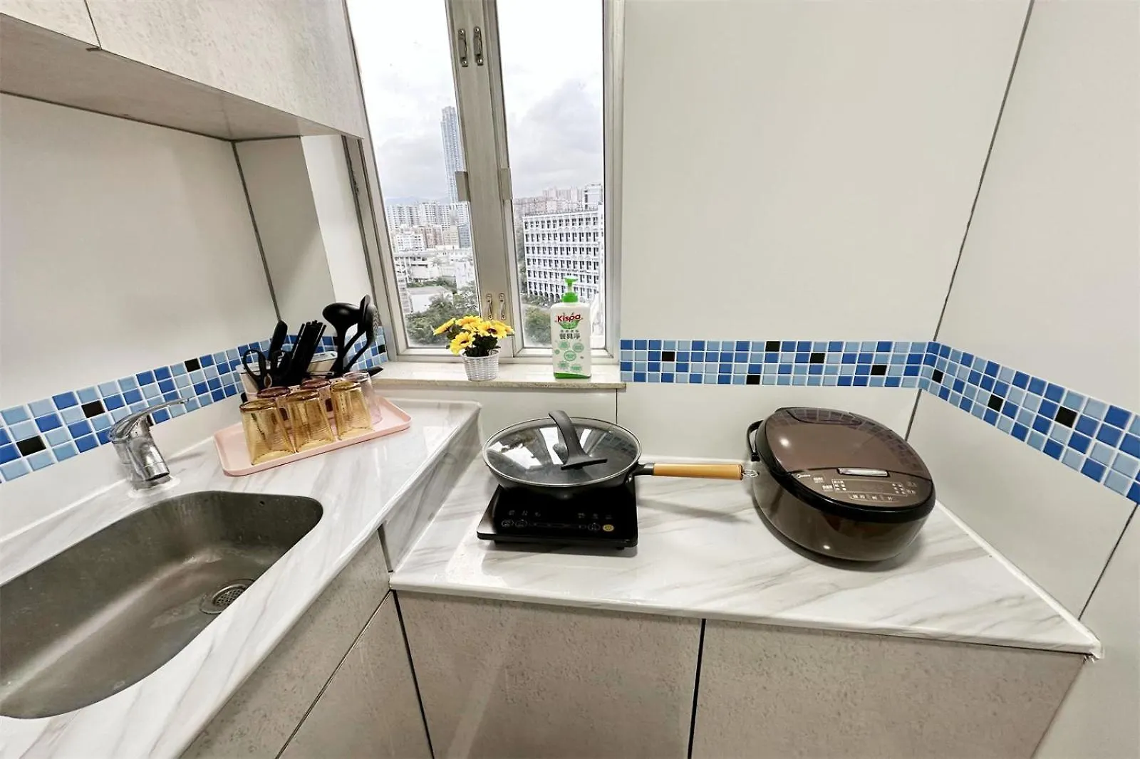Apartment Fantastic Queen Beds, 4Rms Beside Mtr Grand 14Ppls 2 Bathrm Hong Kong
