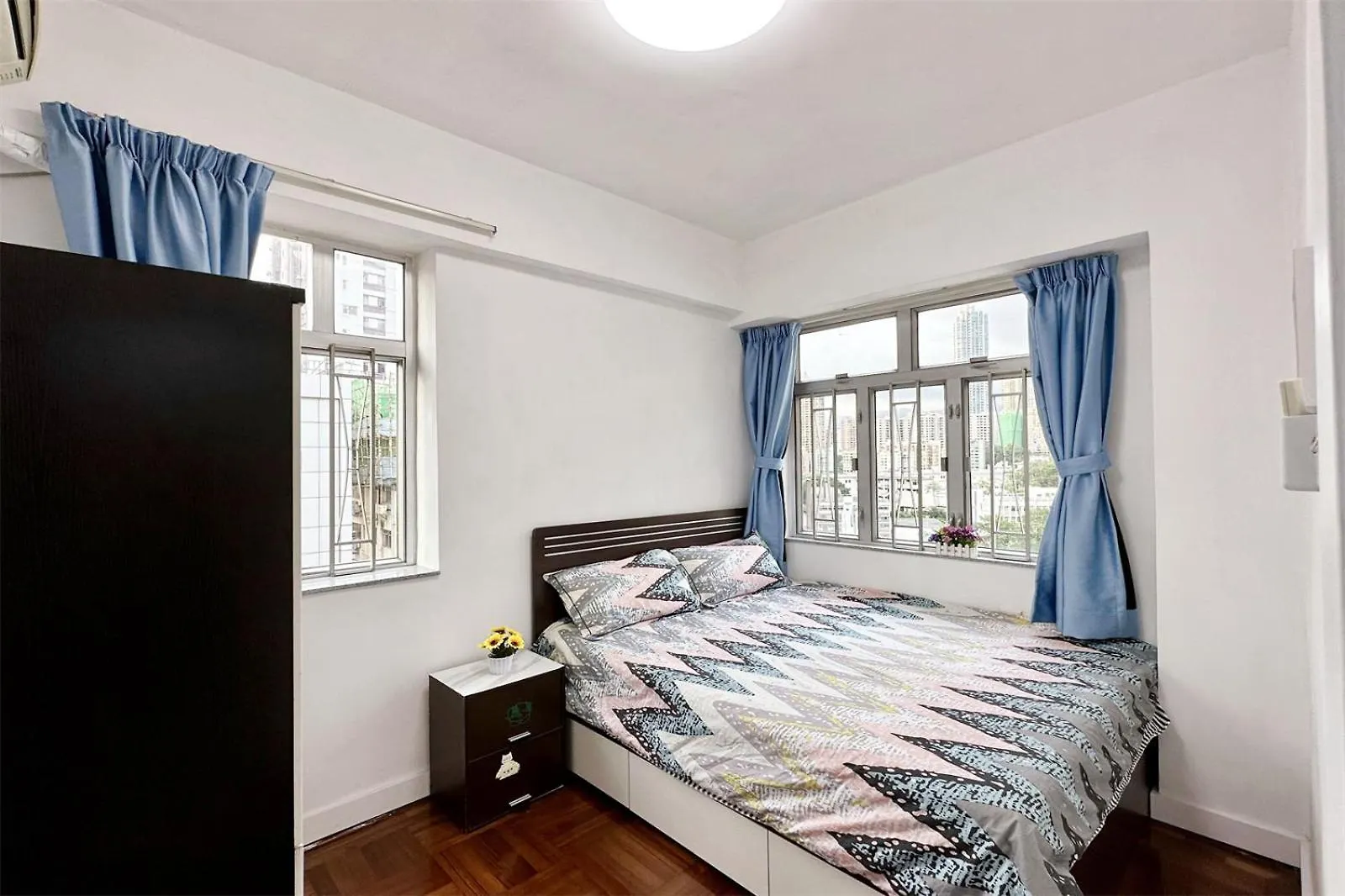 Fantastic Queen Beds, 4Rms Beside Mtr Grand 14Ppls 2 Bathrm Hong Kong Apartment