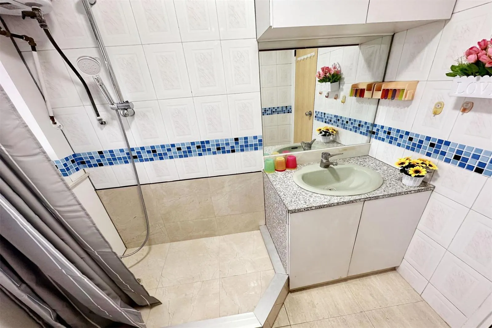 Apartment Fantastic Queen Beds, 4Rms Beside Mtr Grand 14Ppls 2 Bathrm Hong Kong