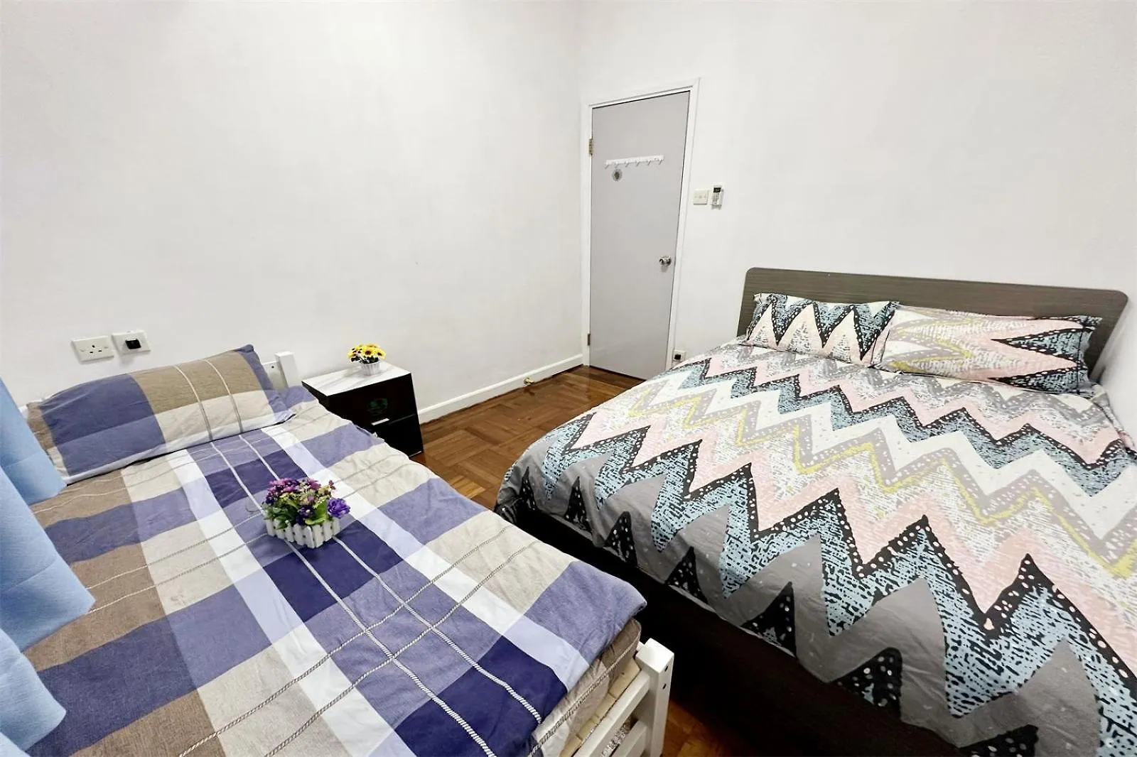 Apartment Fantastic Queen Beds, 4Rms Beside Mtr Grand 14Ppls 2 Bathrm Hong Kong