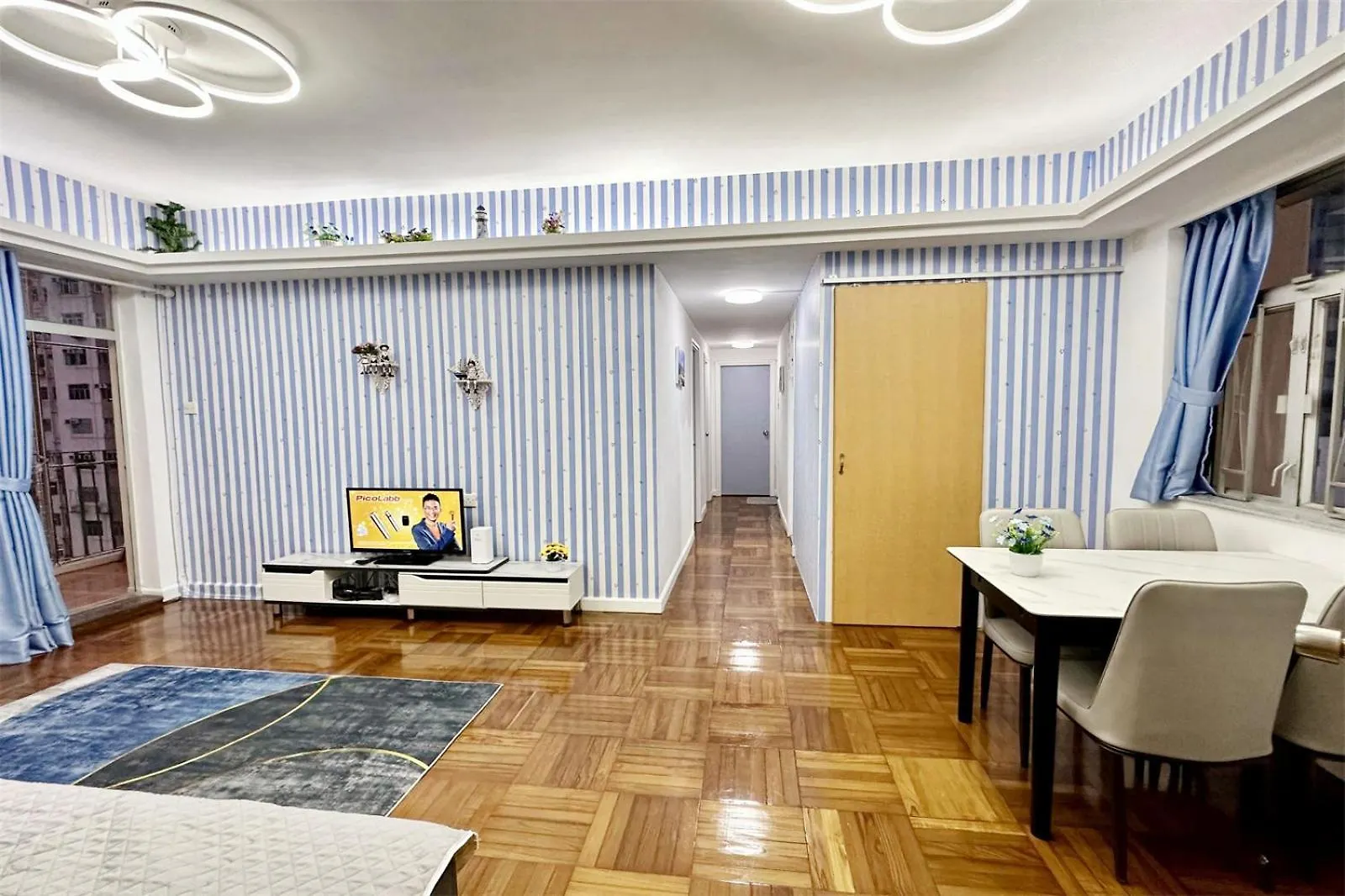Fantastic Queen Beds, 4Rms Beside Mtr Grand 14Ppls 2 Bathrm Hong Kong Apartment